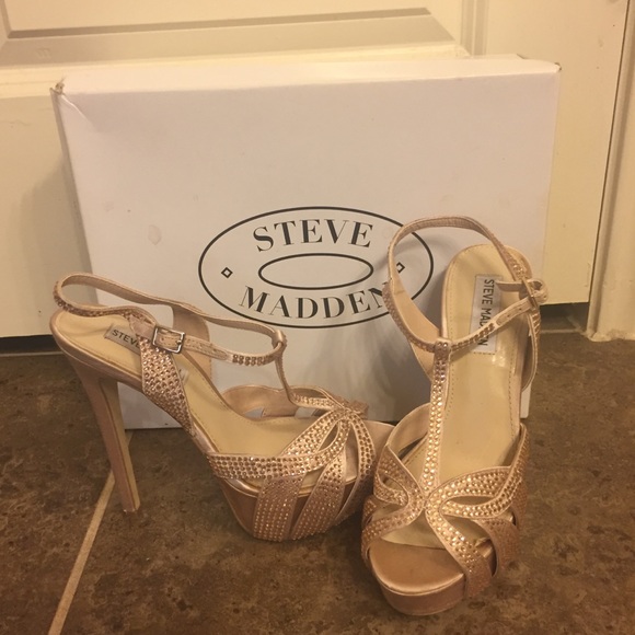 Steve Madden Shoes - Steve Madden platform blush bling sandal size 8